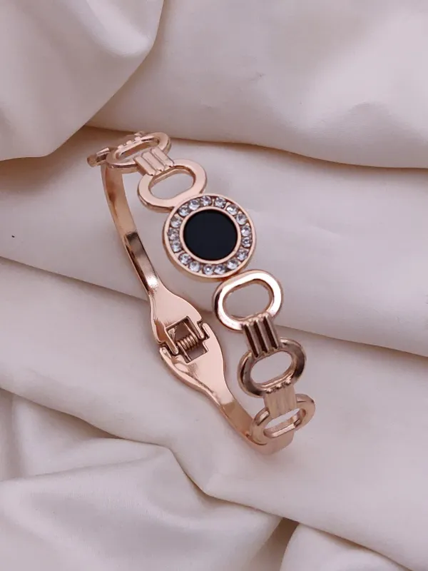 Modern_Rose_Gold_Bracelet_For_Women