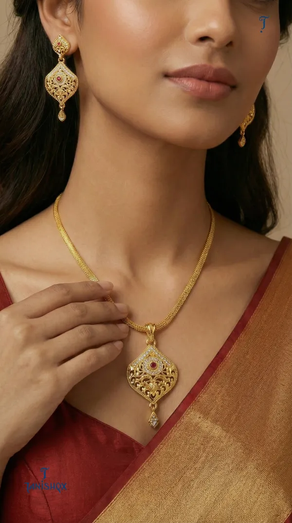 Micro_Gold_Plated_Ad_Diamond_Studded_Fancy_Oval_Pendant_Set_With_Chain