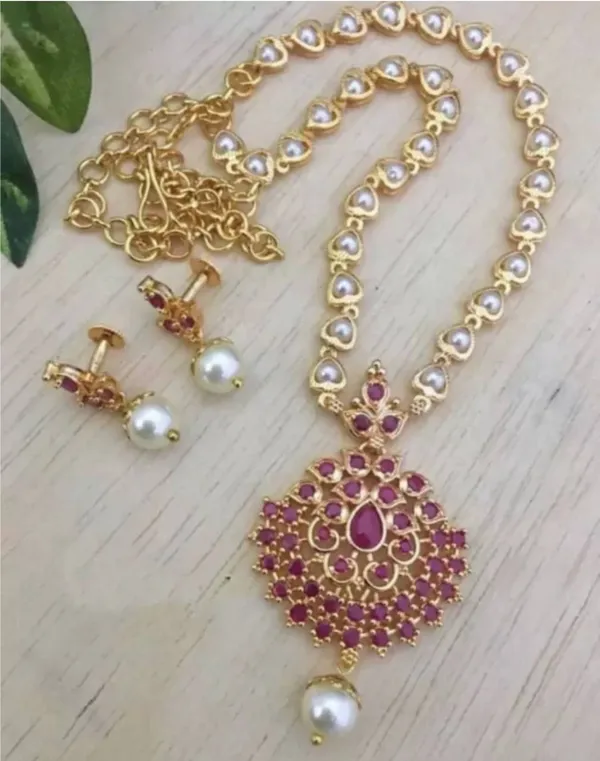 Traditional_Gold-Plated_Necklace_Set_With_Earrings