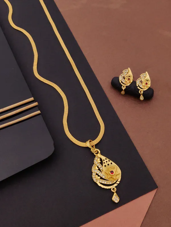 Micro_Gold_Plated_Ad_Diamond_Studded_Fancy_Oval_Pendant_Set_With_Chain