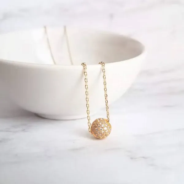 Elegant_Rose_Gold_Sparkle_Pendant_Necklace_For_Women