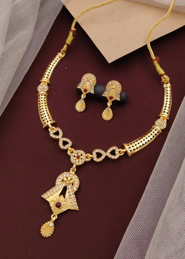 Traditional_Gold-Plated_Necklace_Set_With_Earrings