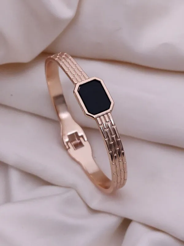 Modern_Rose_Gold_Bracelet_For_Women
