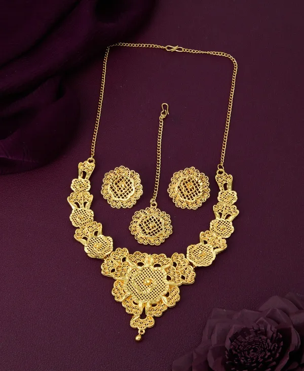 Traditional_Gold-Plated_Necklace_Set_With_Earrings