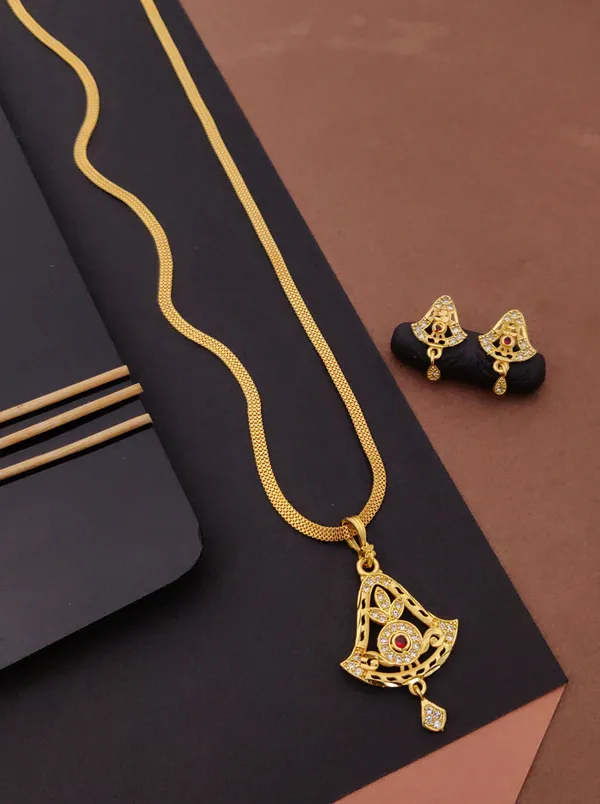 Micro_Gold_Plated_Ad_Diamond_Studded_Fancy_Oval_Pendant_Set_With_Chain