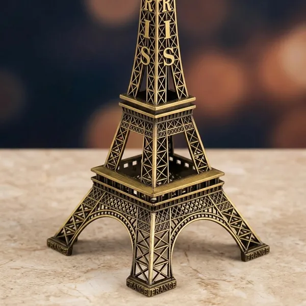 Metal_Bronze_Eiffel_Tower_Decorative_Showpiece_18Cm