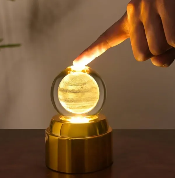 Optical_Revolving_Crystal_Metal_Base_3D_Moon_Crystal_Ball_Night_Light