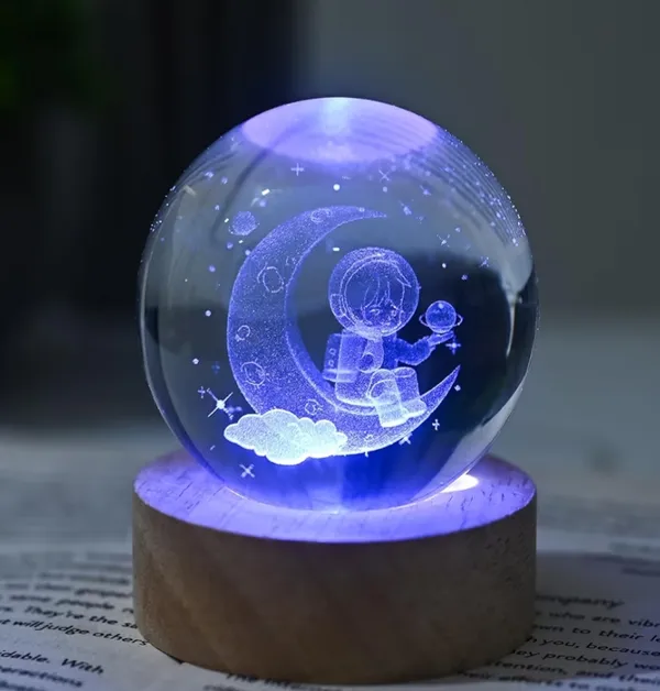 Crystal_Wood_Astronaut_On_Moon_Multicolour_LED_Night_Lamp
