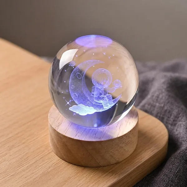 Crystal_Wood_Astronaut_On_Moon_Multicolour_LED_Night_Lamp