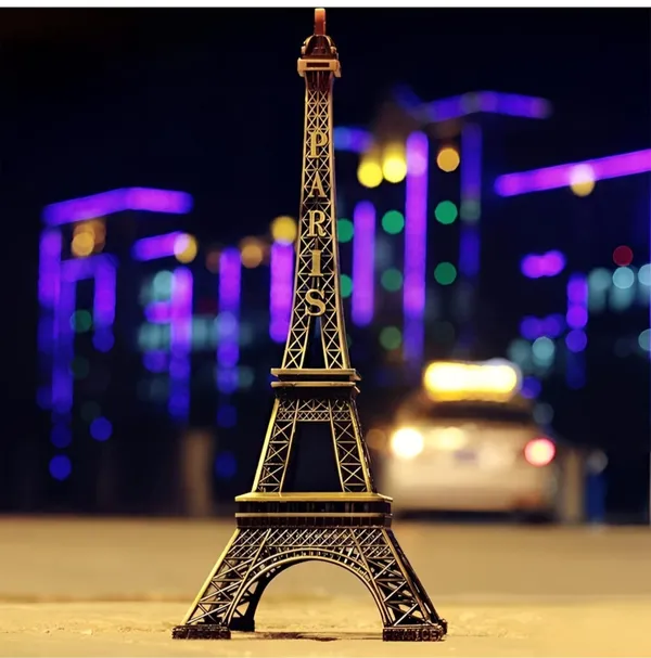 Metal_Bronze_Eiffel_Tower_Decorative_Showpiece_18Cm