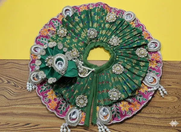 Vrindavan_Emerald_Majesty_Poshak