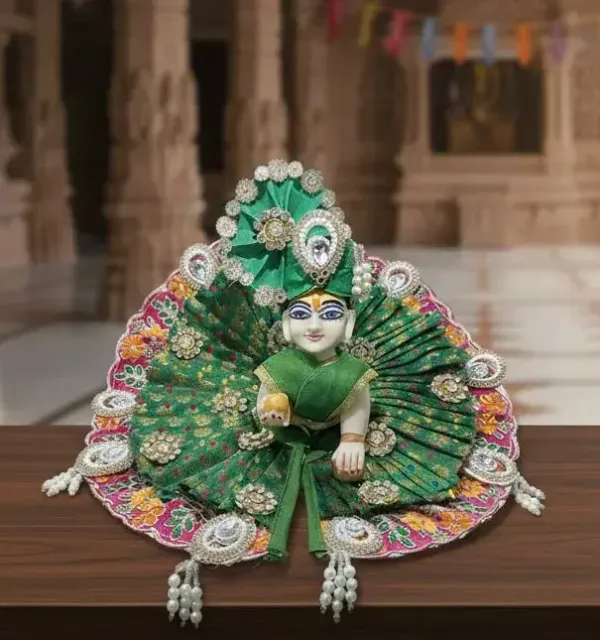 Vrindavan_Emerald_Majesty_Poshak