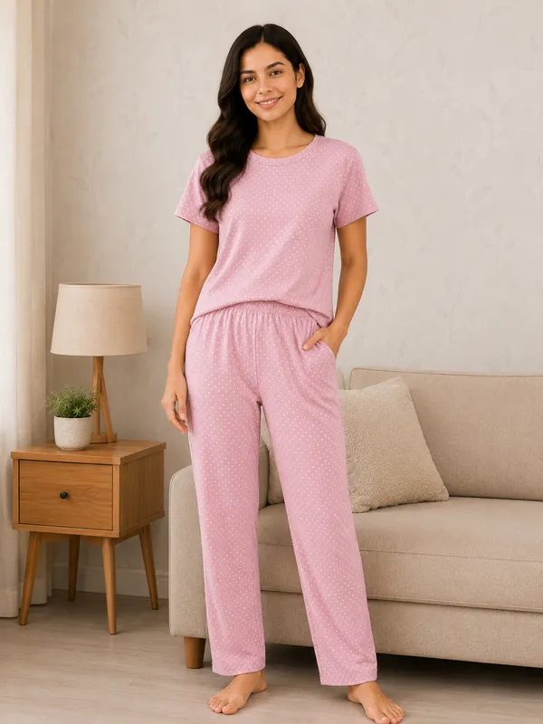 Pink_Hosiery_Sleepwear_Set_For_Women