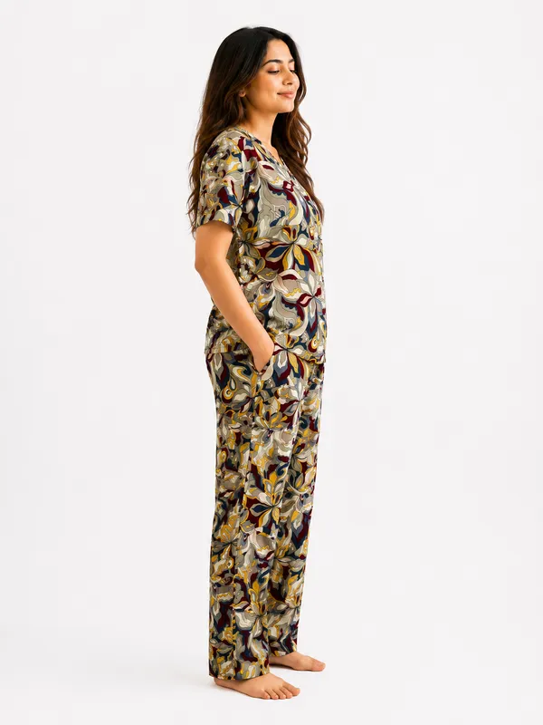 Multicolor_Hosiery_Night_Suit_For_Women