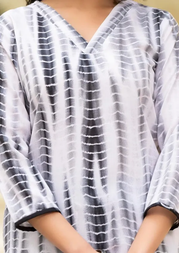 Cotton_Blend_Women_Kurti_With_Dupatta_And_Bottomwear