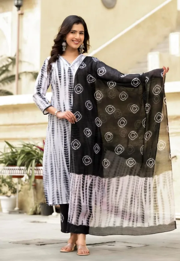 Cotton_Blend_Women_Kurti_With_Dupatta_And_Bottomwear