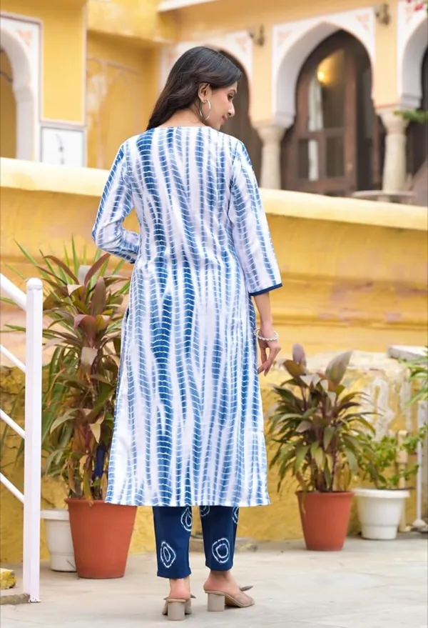 Cotton_Blend_Women_Kurti_With_Dupatta_And_Bottomwear