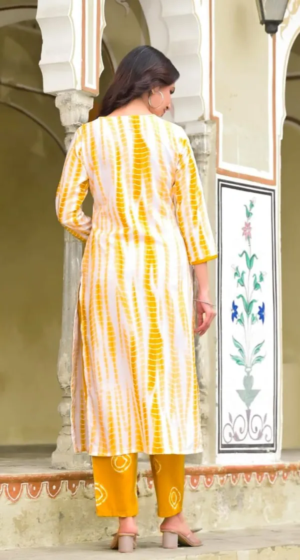 Cotton_Blend_Women_Kurti_With_Dupatta_And_Bottomwear