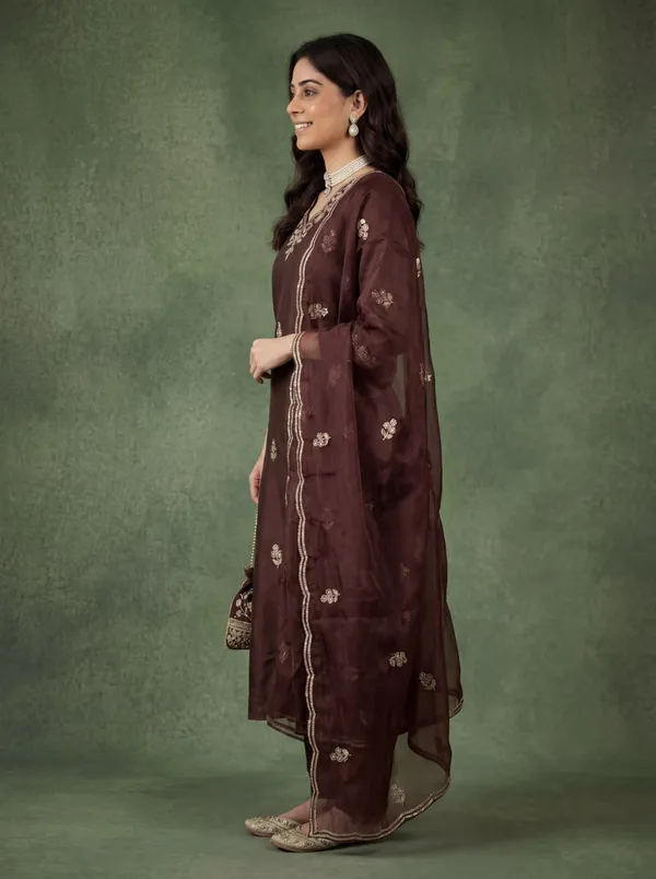 Cotton_Blend_Women_Kurti_With_Dupatta_And_Bottomwear