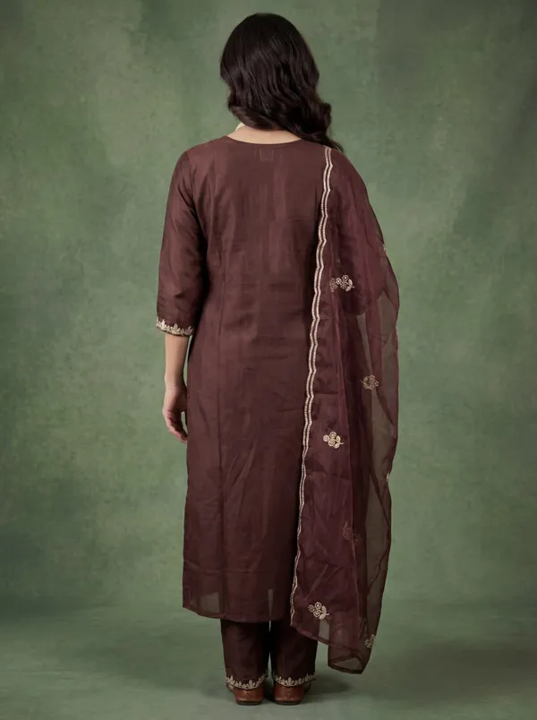 Cotton_Blend_Women_Kurti_With_Dupatta_And_Bottomwear