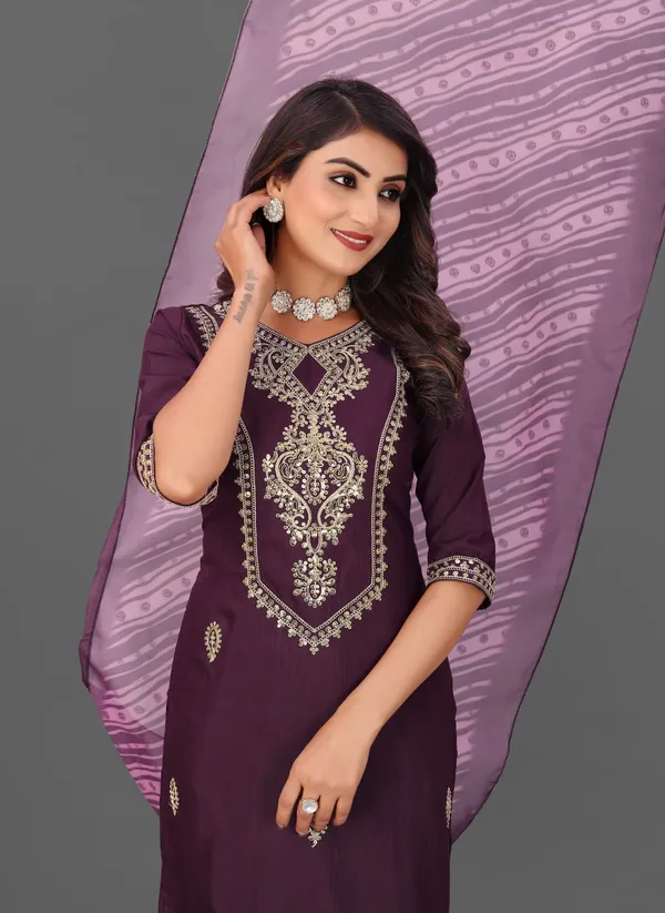 Cotton_Blend_Women_Kurti_With_Dupatta_And_Bottomwear