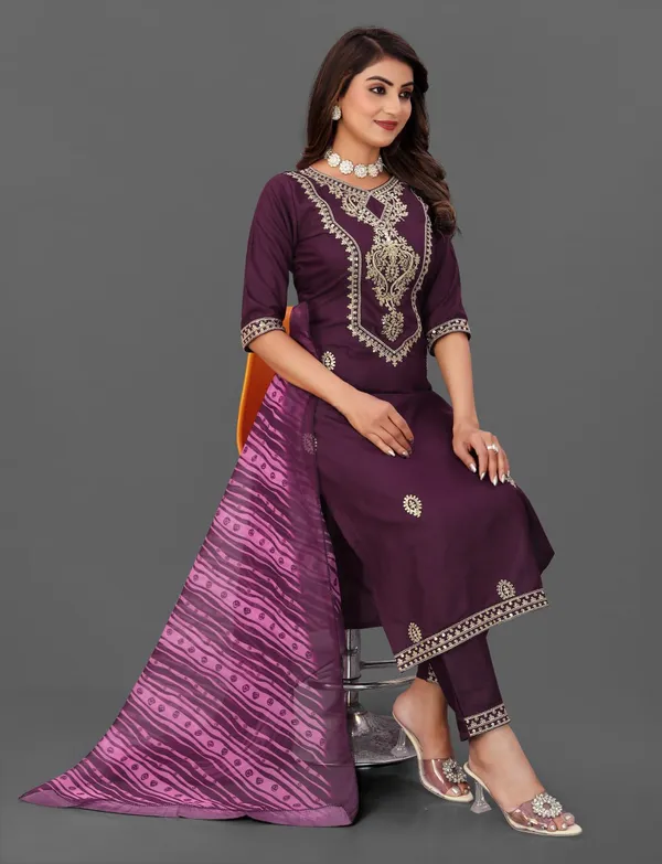 Cotton_Blend_Women_Kurti_With_Dupatta_And_Bottomwear