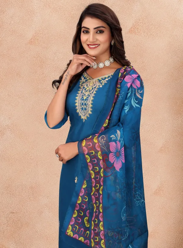 Cotton_Blend_Women_Kurti_With_Dupatta_And_Bottomwear
