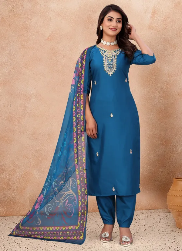 Cotton_Blend_Women_Kurti_With_Dupatta_And_Bottomwear