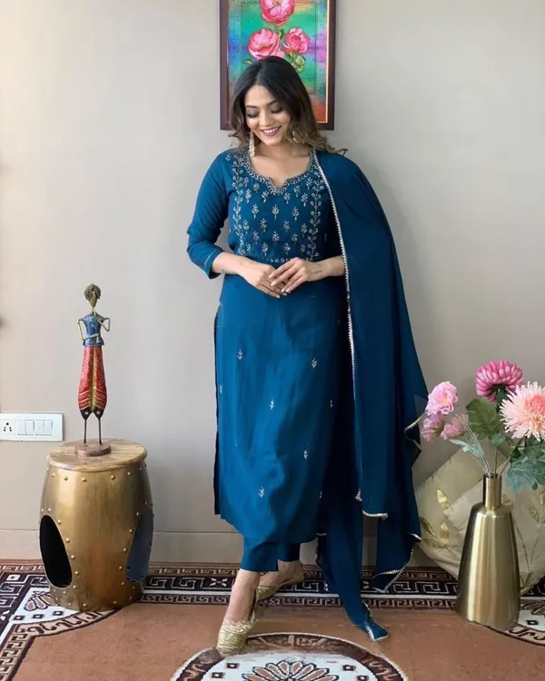 Cotton_Blend_Women_Kurti_With_Dupatta_And_Bottomwear