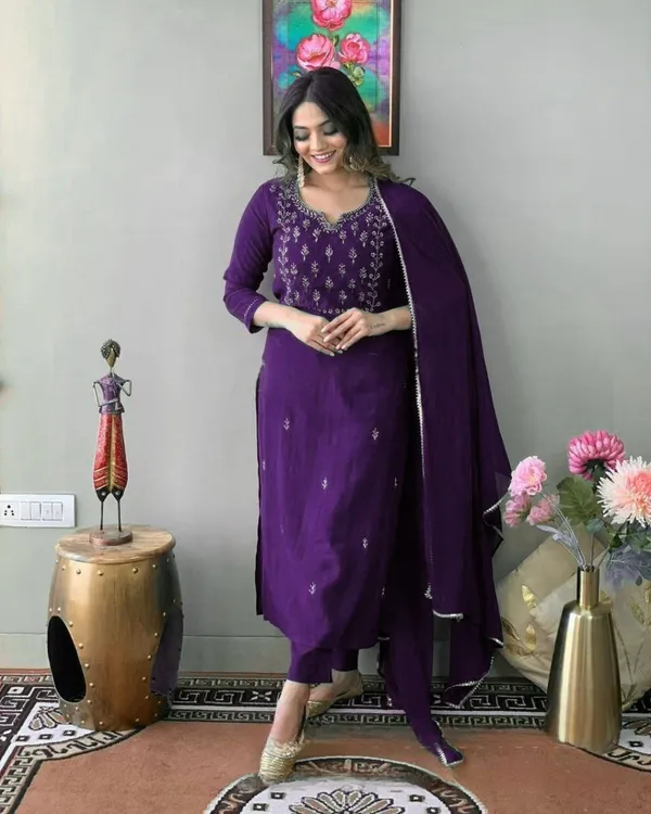 Cotton_Blend_Women_Kurti_With_Dupatta_And_Bottomwear