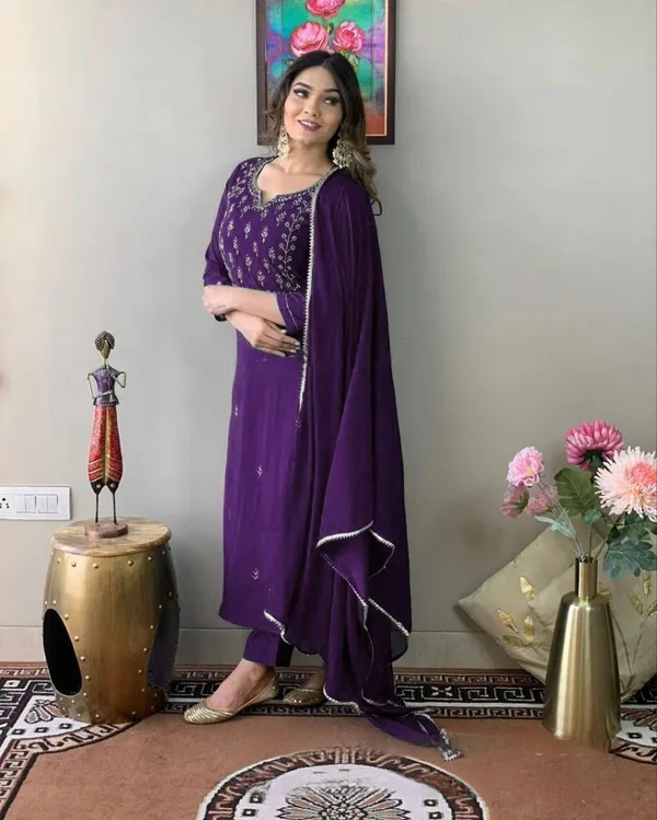 Cotton_Blend_Women_Kurti_With_Dupatta_And_Bottomwear