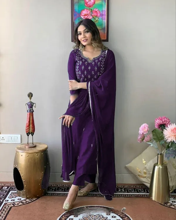 Cotton_Blend_Women_Kurti_With_Dupatta_And_Bottomwear