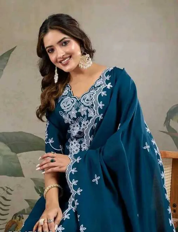 Cotton_Blend_Women_Kurti_With_Dupatta_And_Bottomwear