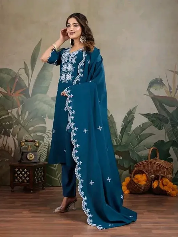 Cotton_Blend_Women_Kurti_With_Dupatta_And_Bottomwear