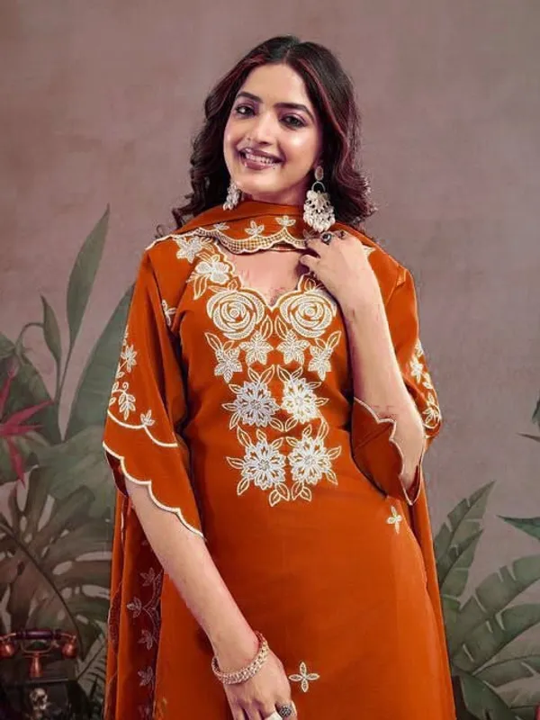 Cotton_Blend_Women_Kurti_With_Dupatta_And_Bottomwear