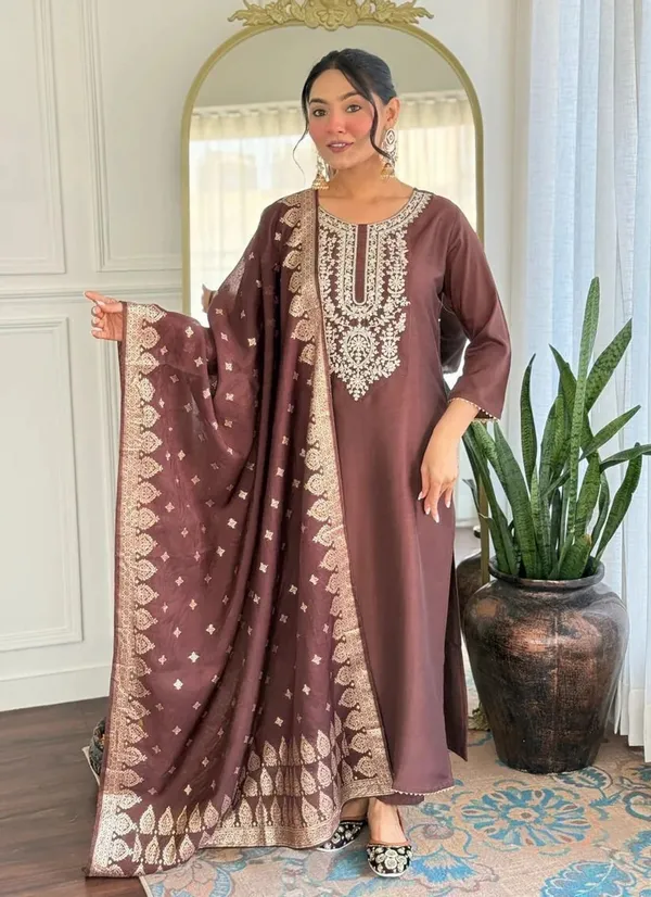Cotton_Blend_Women_Kurti_With_Dupatta_And_Bottomwear