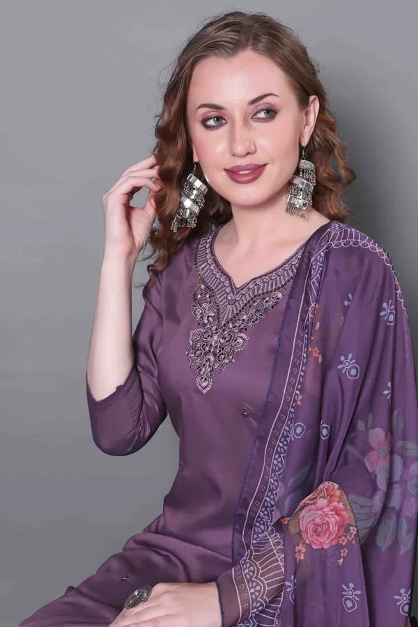 Cotton_Blend_Women_Kurti_With_Dupatta_And_Bottomwear