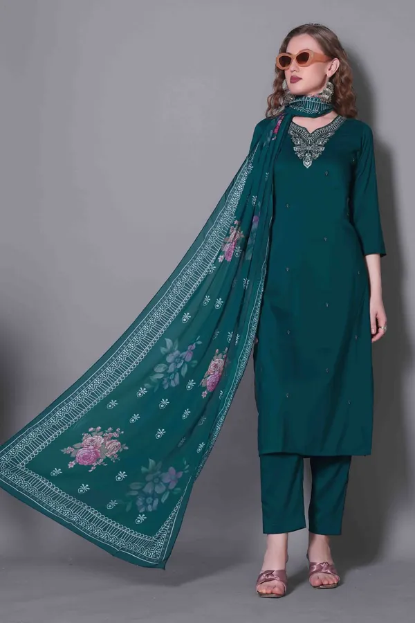 Cotton_Blend_Women_Kurti_With_Dupatta_And_Bottomwear