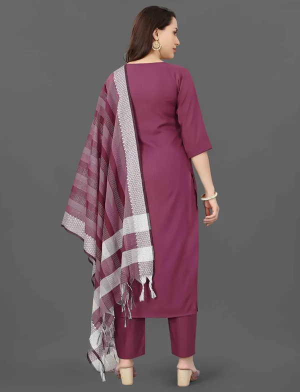 Cotton_Blend_Women_Kurti_With_Dupatta_And_Bottomwear