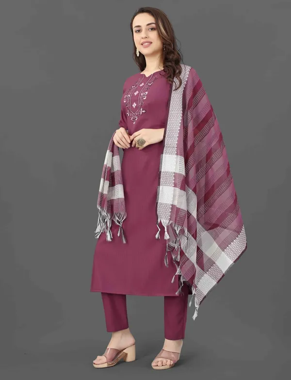 Cotton_Blend_Women_Kurti_With_Dupatta_And_Bottomwear