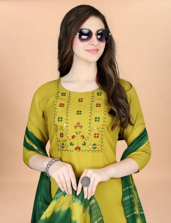 Cotton_Blend_Women_Kurti_With_Dupatta_And_Bottomwear