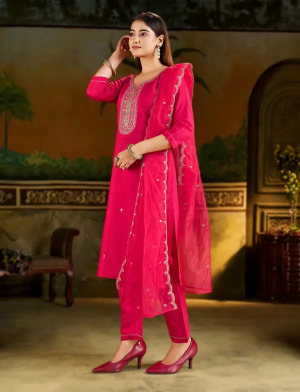 Cotton_Blend_Women_Kurti_With_Dupatta_And_Bottomwear