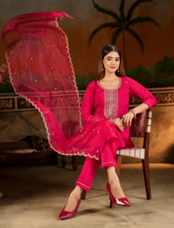 Cotton_Blend_Women_Kurti_With_Dupatta_And_Bottomwear