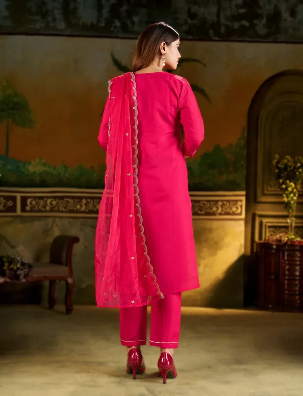 Cotton_Blend_Women_Kurti_With_Dupatta_And_Bottomwear