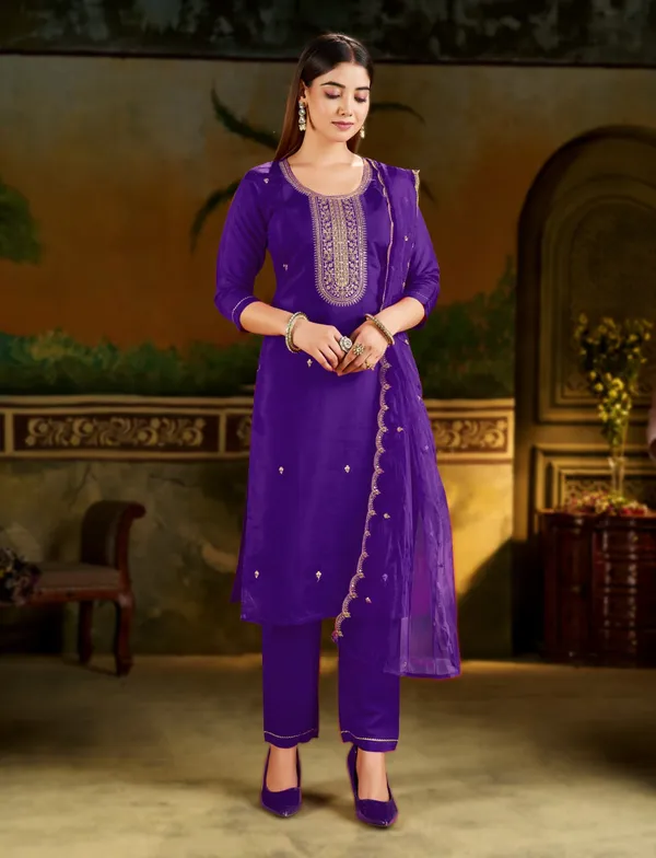 Cotton_Blend_Women_Kurti_With_Dupatta_And_Bottomwear