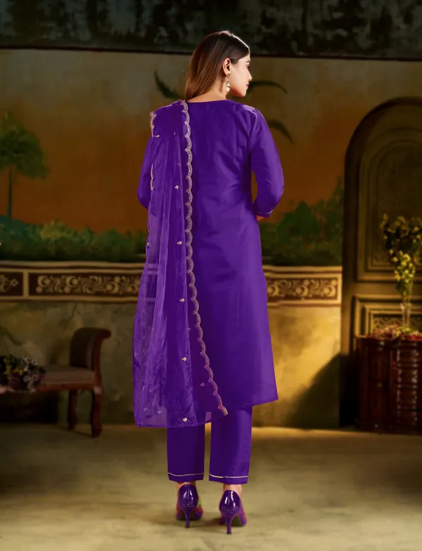 Cotton_Blend_Women_Kurti_With_Dupatta_And_Bottomwear
