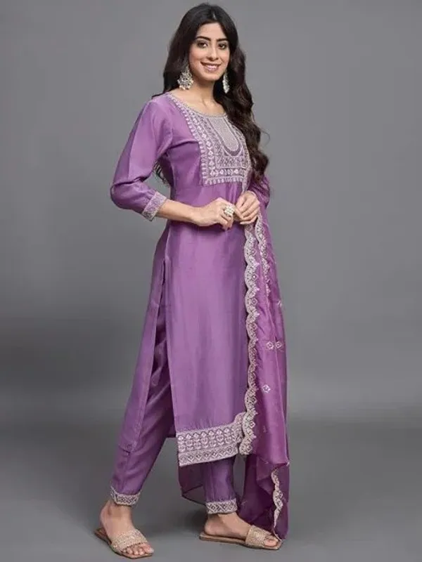 Cotton_Blend_Women_Kurti_With_Dupatta_And_Bottomwear