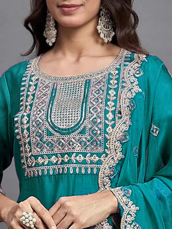 Cotton_Blend_Women_Kurti_With_Dupatta_And_Bottomwear