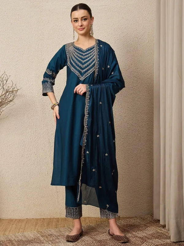 Cotton_Blend_Women_Kurti_With_Dupatta_And_Bottomwear