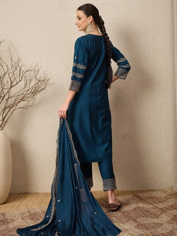 Cotton_Blend_Women_Kurti_With_Dupatta_And_Bottomwear